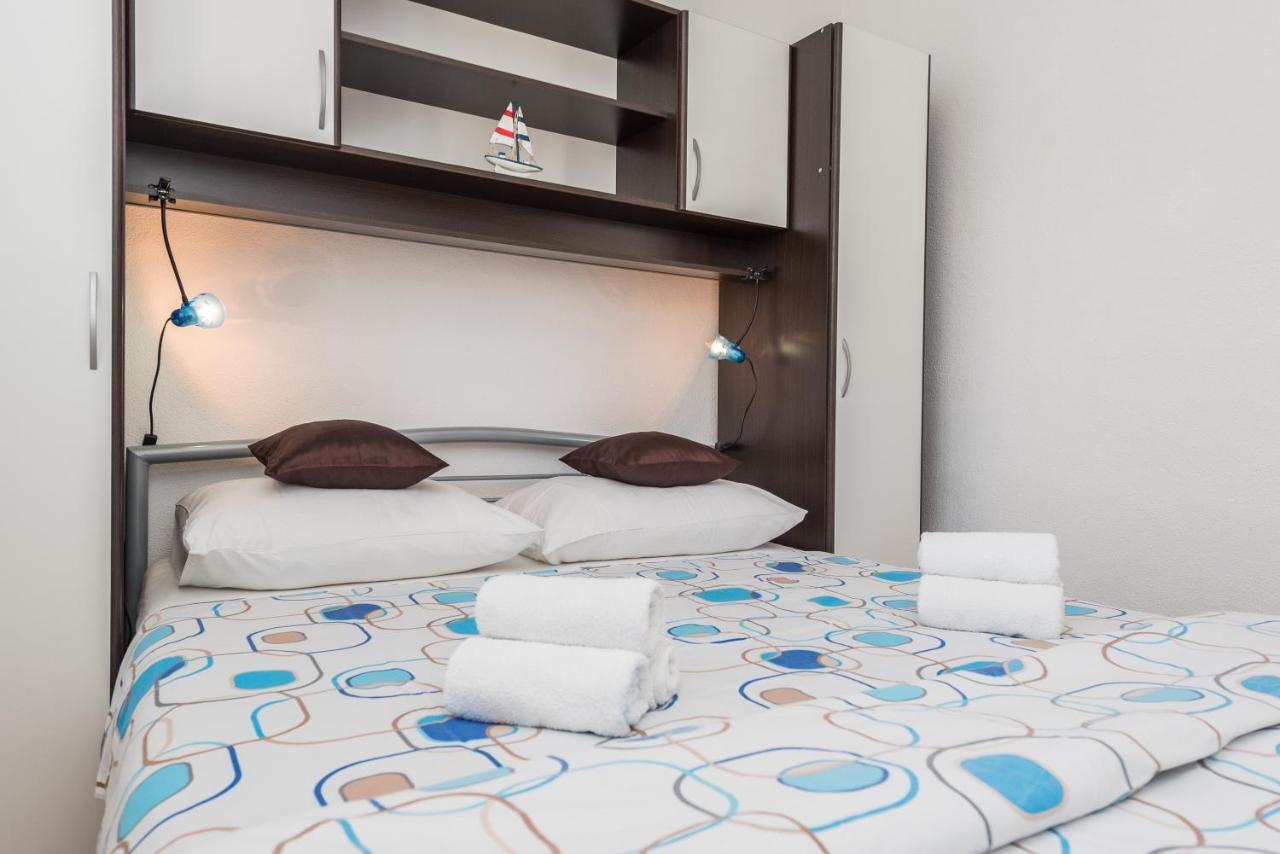 Ražanac Apartments Marko Dominik מראה חיצוני תמונה